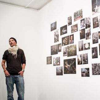 Der Fotograf Matthias Ziegler spricht beim Werkstattgespräch im Münchner Stadtmuseum über seine Arbeit. (Foto: Robert Pupeter)